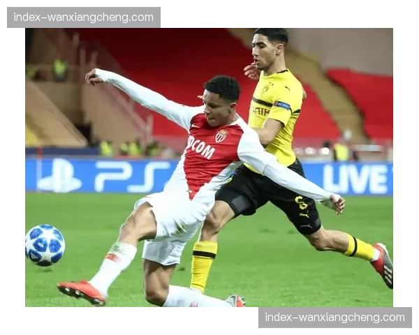 实时数据:摩纳哥半场完成9次成功由守转攻射门,里尔防线承压 实时数据:摩纳哥半场完成9次成功由守转攻射门,里尔防线承压